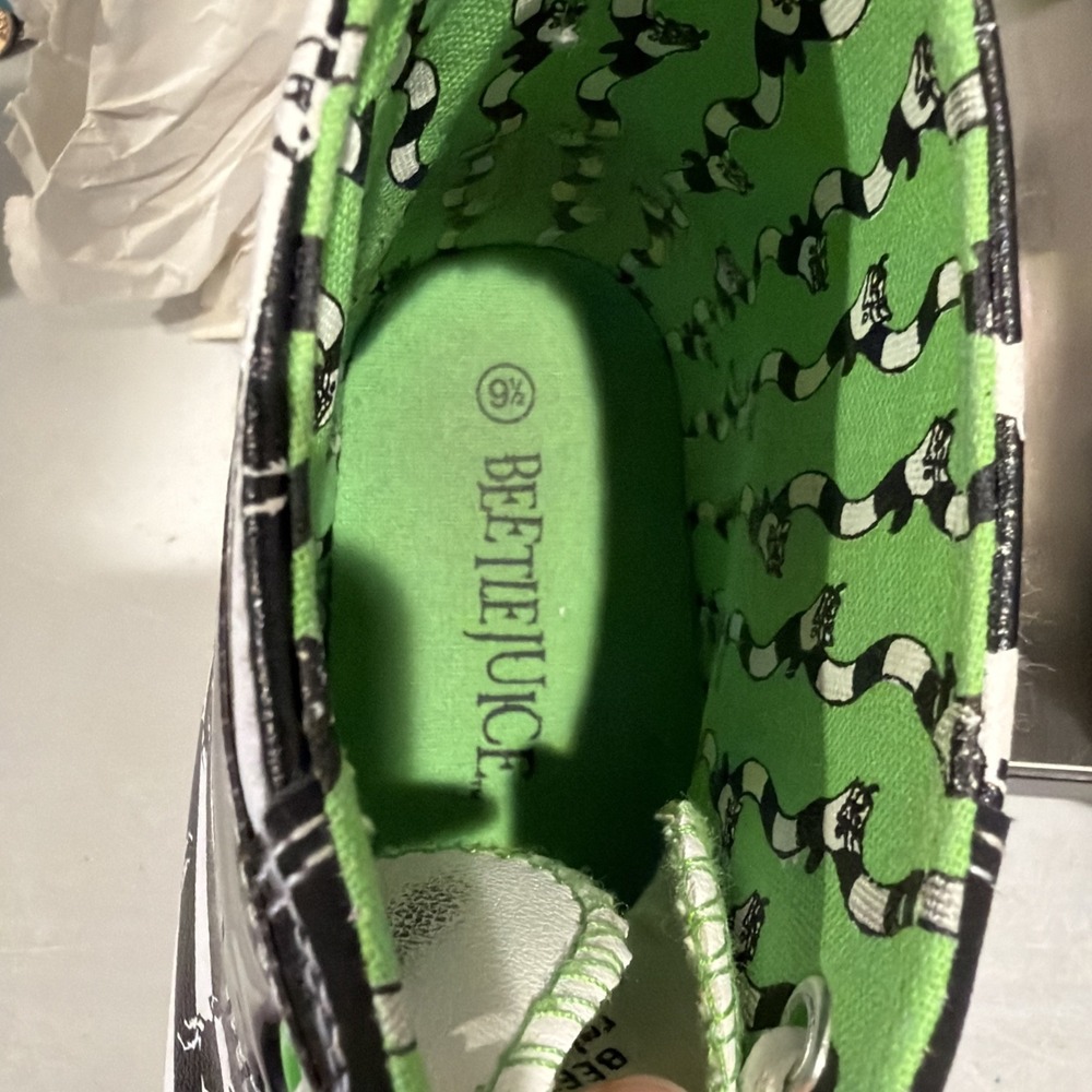Edgy Black and White High-Top Sneakers with Green Accents - Picture 9 of 9